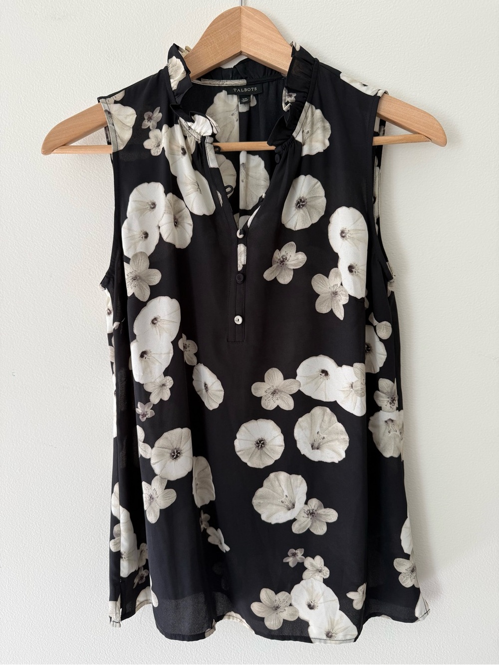 Talbots Black & White Floral Ruffle Neck Popover Blouse Tank Top Size XS Preppy
